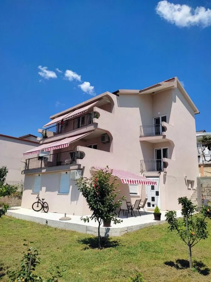 Prodaja, kuća, 350m², Bjeliši, Bar