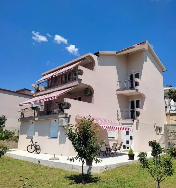 Sale, house, 350m², Bjeliši, Bar