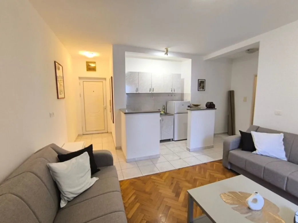 Izdavanje, jednosoban stan, 39m², Mainski Put, Budva