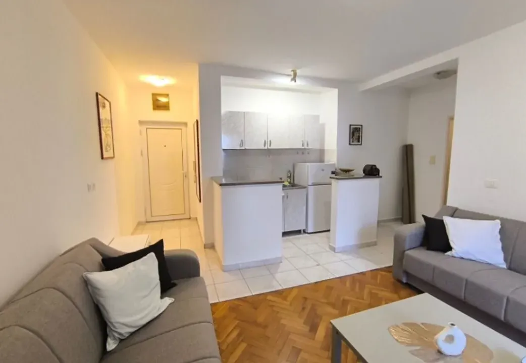 Izdavanje, jednosoban stan, 39m², Mainski Put, Budva