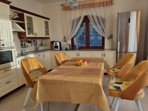 Prodaja, dvosoban stan, 113m², Petrovac, Budva - image 2