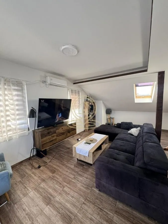 Izdavanje, trosoban stan, 115m², Palilula, Niš