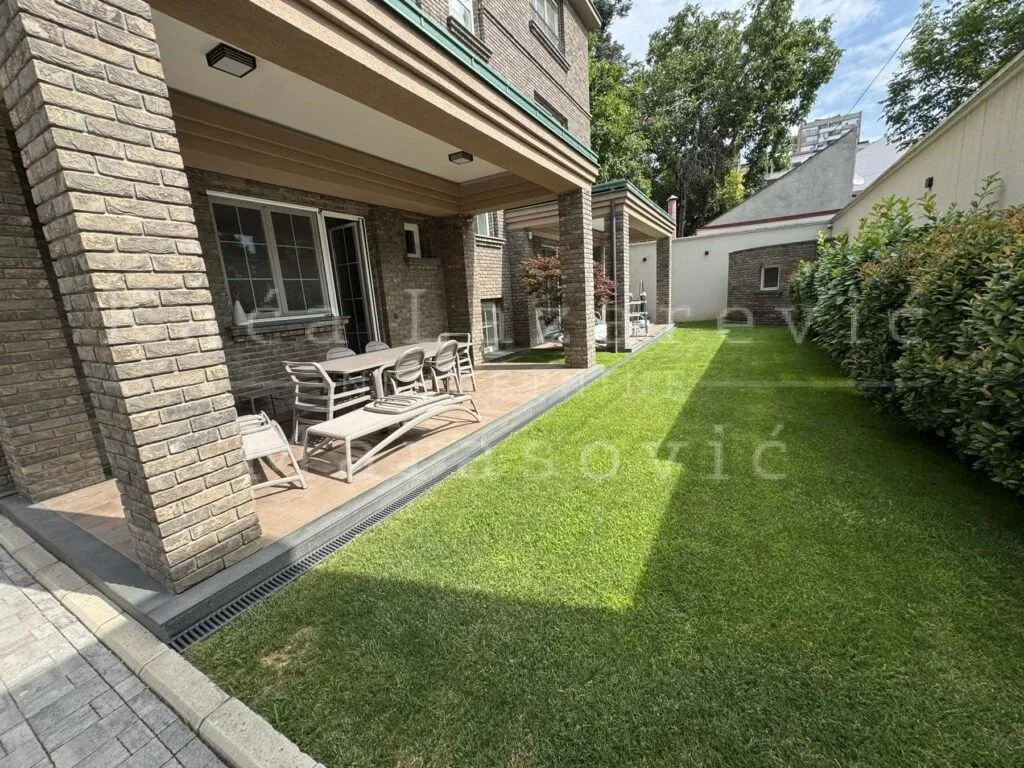 Sale, house, 275m², Crveni Krst, Beograd