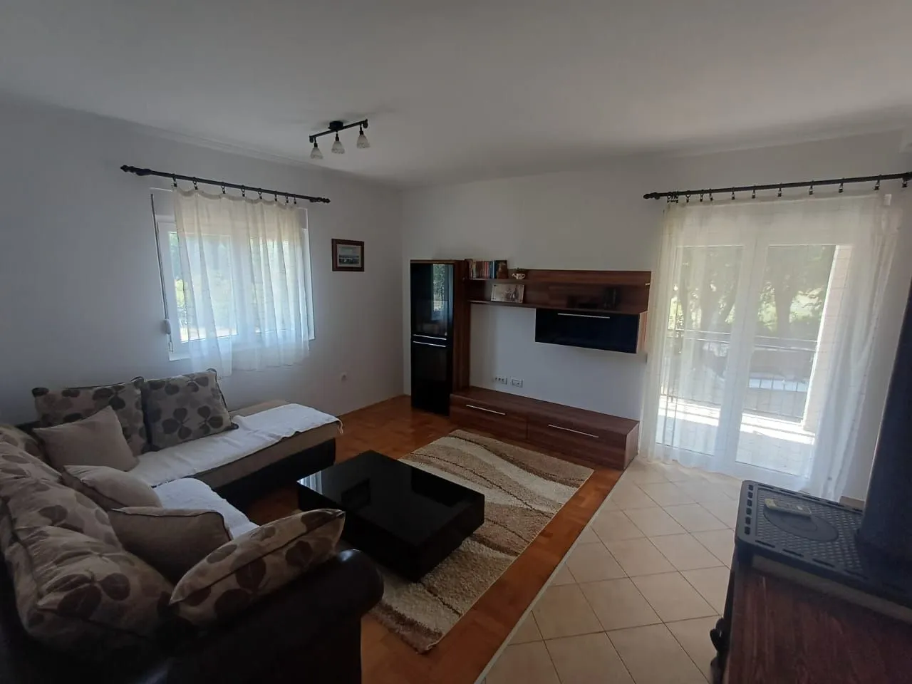 Izdavanje, trosoban stan, 95m², Zelenika, Herceg Novi