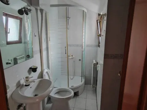 Izdavanje, kuća, 400m², Dalmatinska ulica, Podgorica - image 11