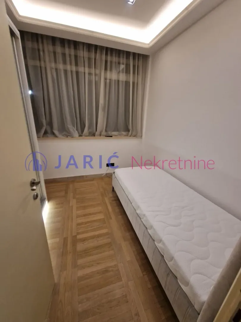 Izdavanje, četvorosoban stan, 148m², Dedinje Sve Podlokacije, Beograd