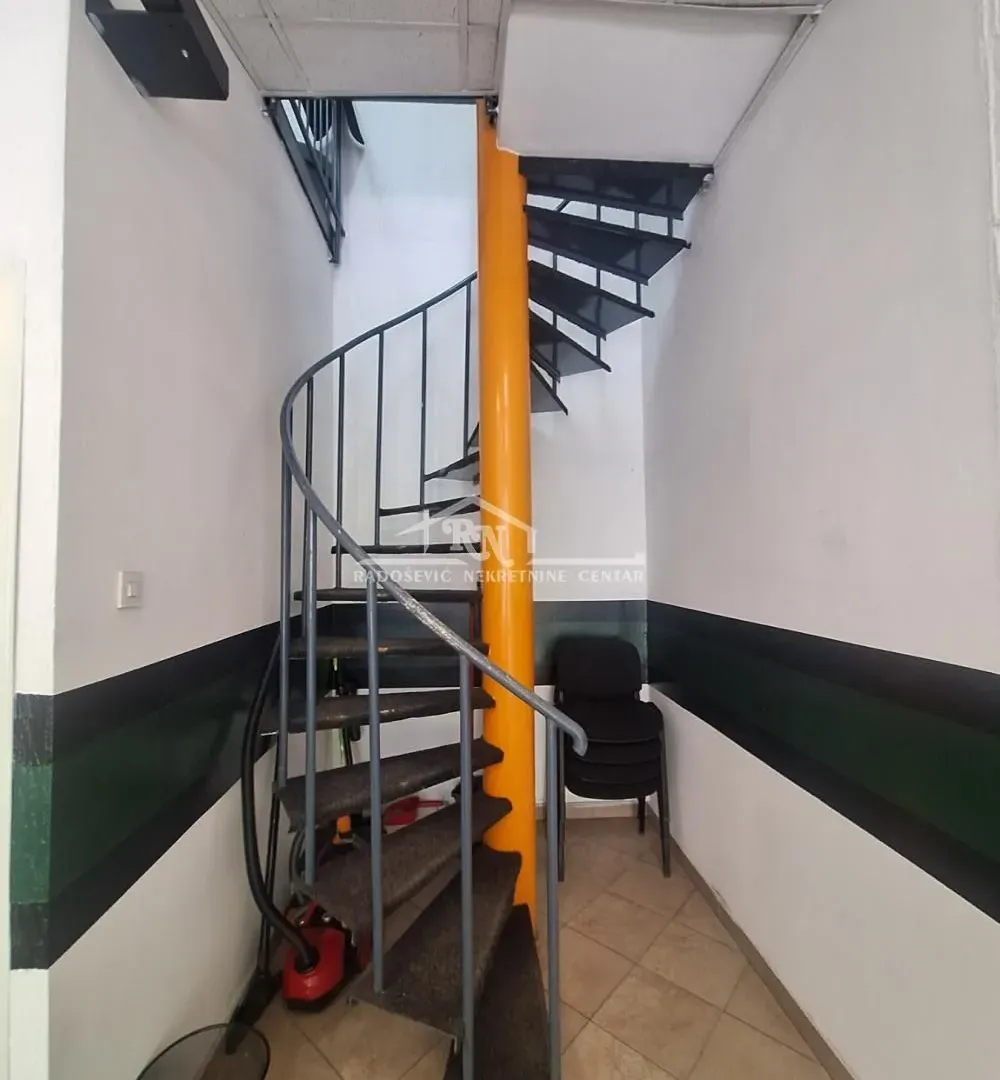 Izdavanje, poslovni prostor, 34m², Banovo Brdo, Beograd