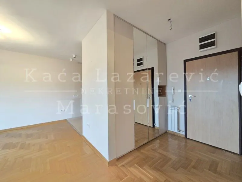 Prodaja, četvorosoban stan, 81m², Vojvode Vlahovica, Beograd
