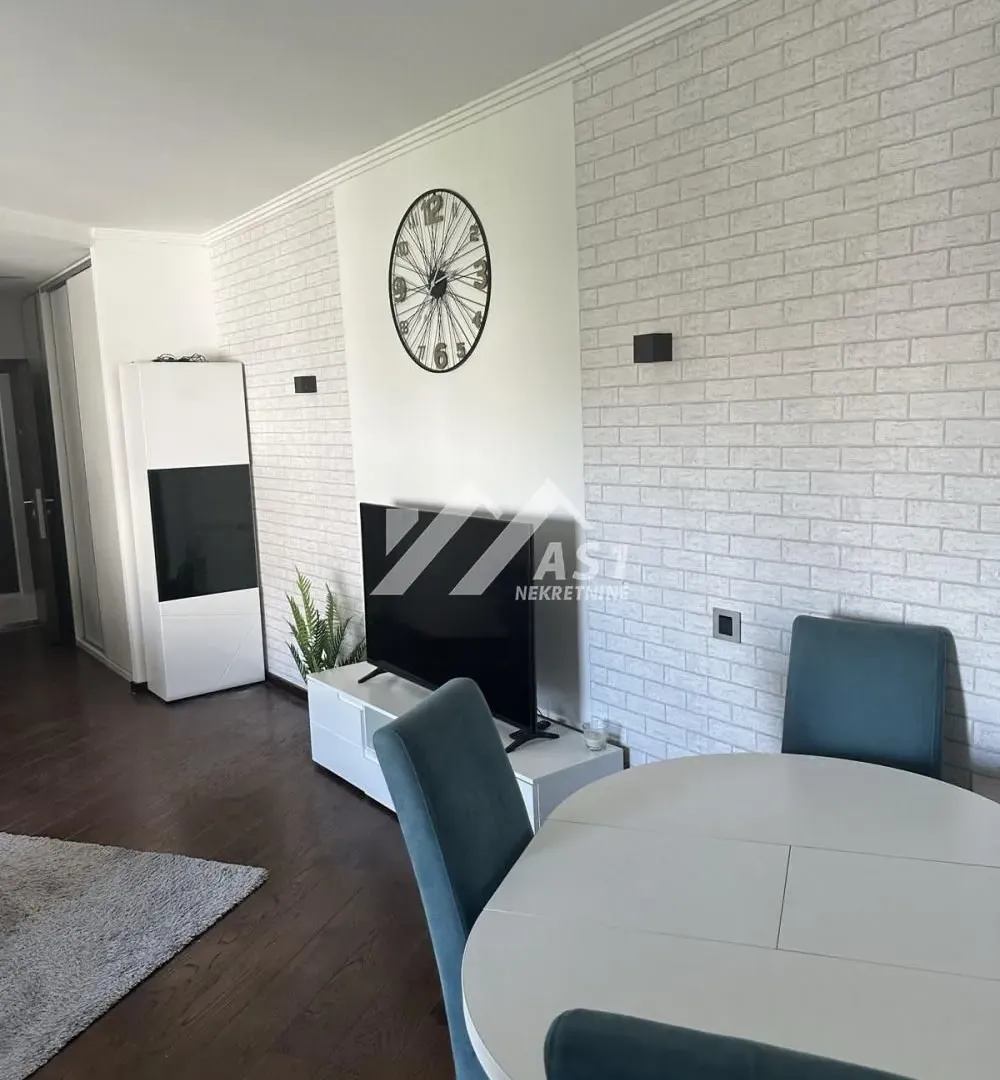 Izdavanje, trosoban stan, 76m², Adamovićevo Naselje, Novi Sad Sve Podlokacije