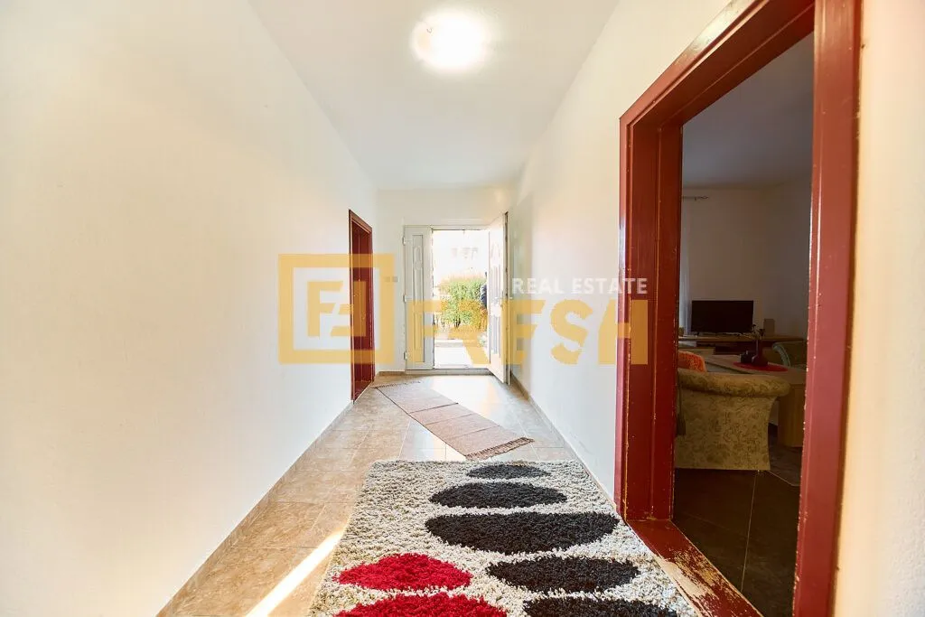 Izdavanje, dvosoban stan, 90m², Zagorič, Podgorica