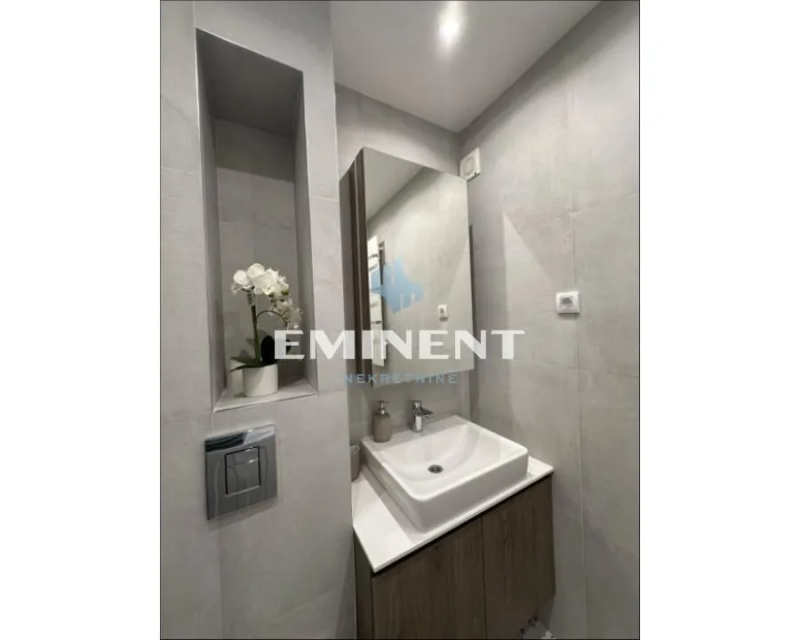 Izdavanje, trosoban stan, 52m², Gradska Bolnica, Zvezdara Sve Podlokacije