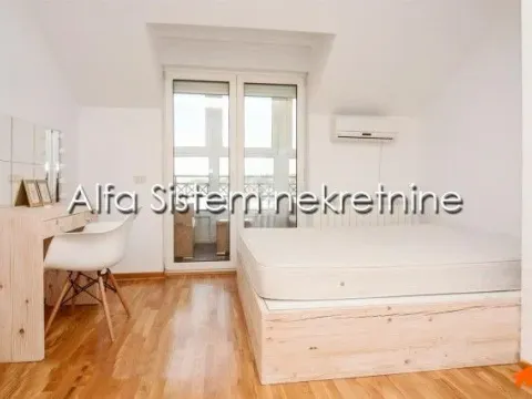 Izdavanje, četvorosoban stan, 140m², Đeram Pijaca, Beograd - image 10
