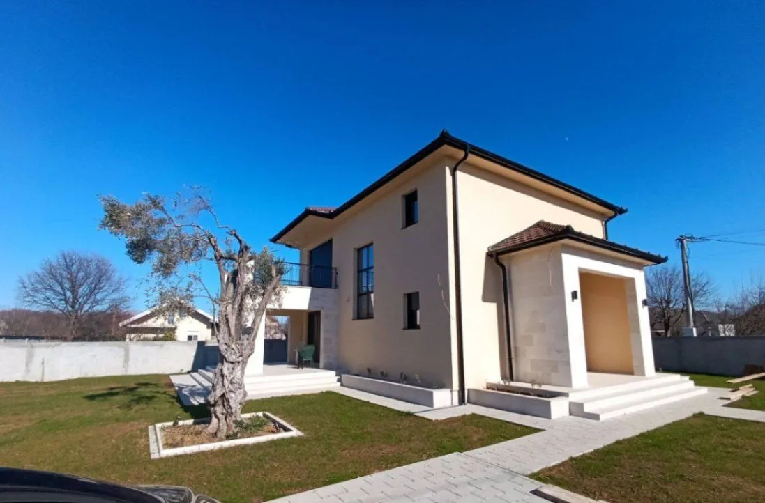 Izdavanje, kuća, 220m², Donja Gorica, Podgorica