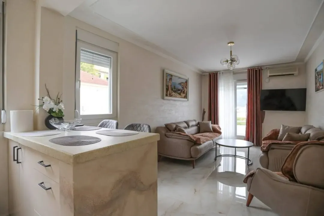 Izdavanje, jednosoban stan, 50m², Babin Do, Budva