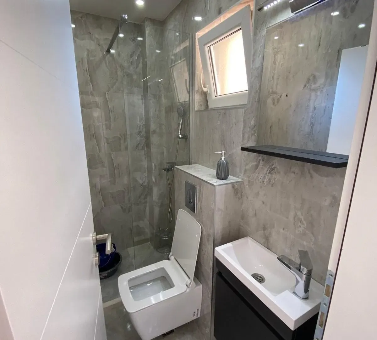Rent, three bedroom apartment, 115m², Kalimanj, Tivat