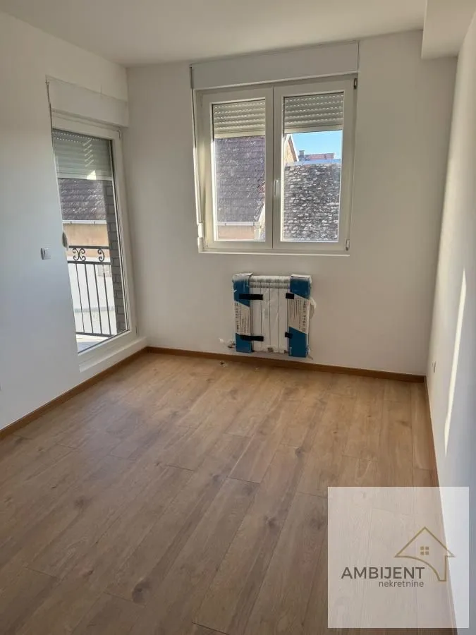 Prodaja, dvosoban stan, 56m², Centar, Stara Pazova
