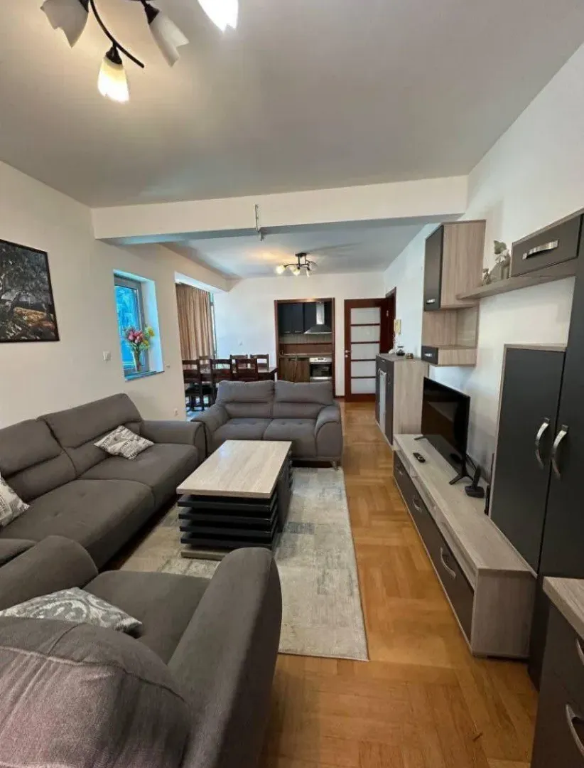 Izdavanje, dvosoban stan, 81m², Budva, Crna Gora