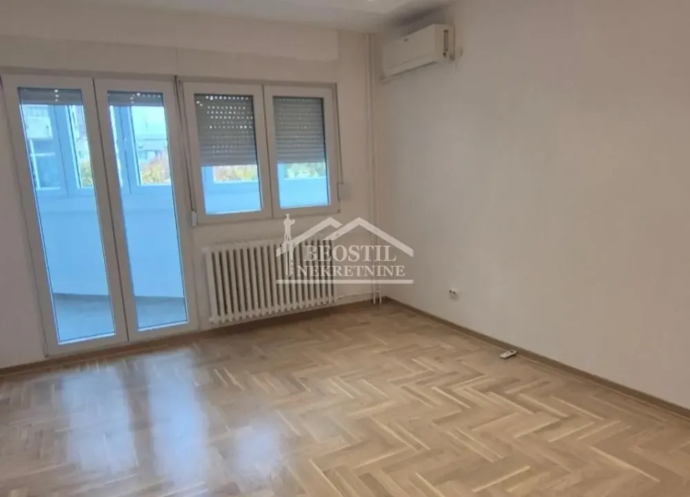 Prodaja, jednosoban stan, 37m², Zemun Centar, Zemun Sve Podlokacije