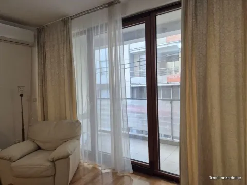 Izdavanje, trosoban stan, 75m², Kalenić Pijaca, Vračar Sve Podlokacije - image 4