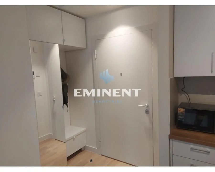 Izdavanje, dvosoban stan, 57m², Savski Venac, Beograd