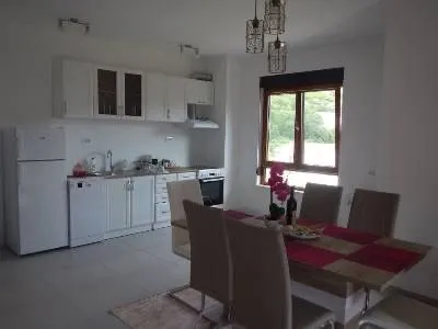 Izdavanje, dvosoban stan, 85m², Dobrota, Kotor - image 3