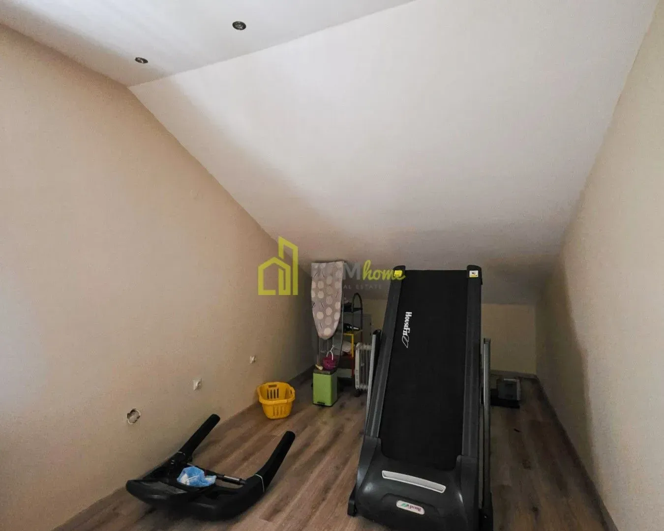 Izdavanje, kuća, 130m², Dahna, Podgorica