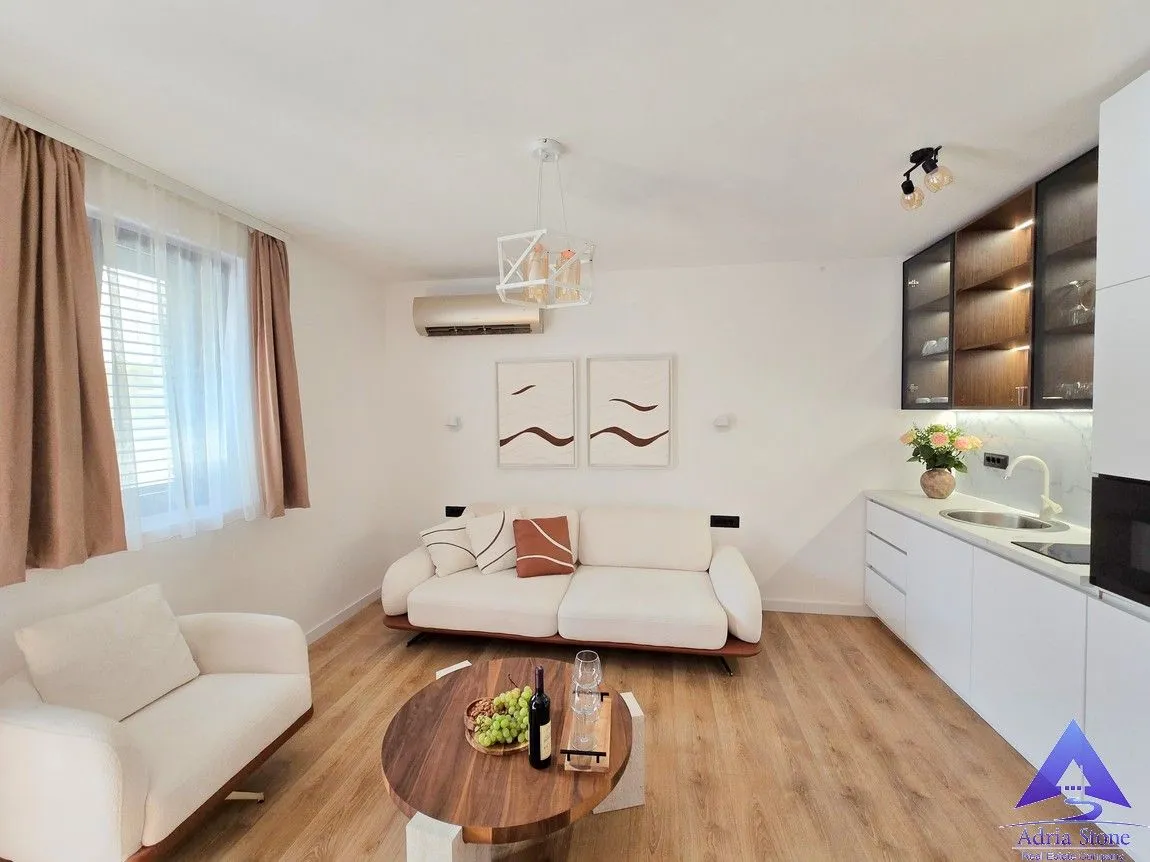 Rent, hospitality venue, 440m², Adok, Budva