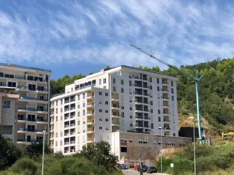Rent, one bedroom apartment, 50m², Bečići, Budva - image 11
