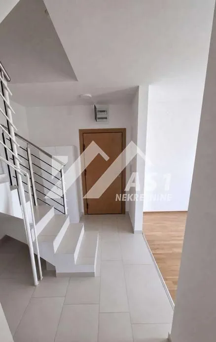 Izdavanje, trosoban stan, 74m², Podbara, Novi Sad Sve Podlokacije