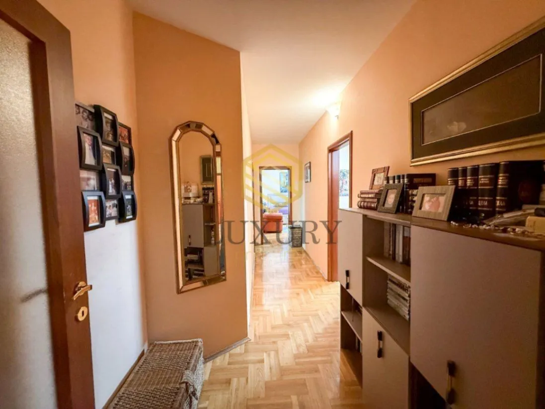 Prodaja, dvosoban stan, 107m², Zabjelo, Podgorica