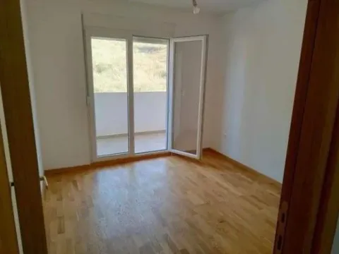 Izdavanje, dvosoban stan, 69m², Ljubović, Podgorica - image 8