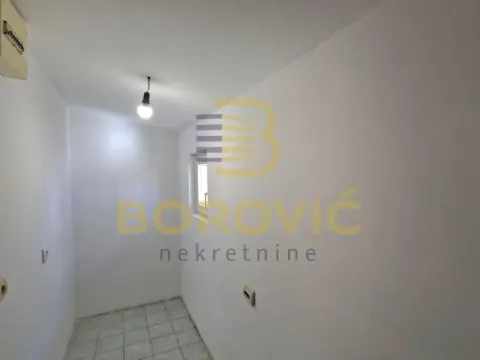Rent, four bedroom apartment, 72m², Senjak, Beograd - image 9