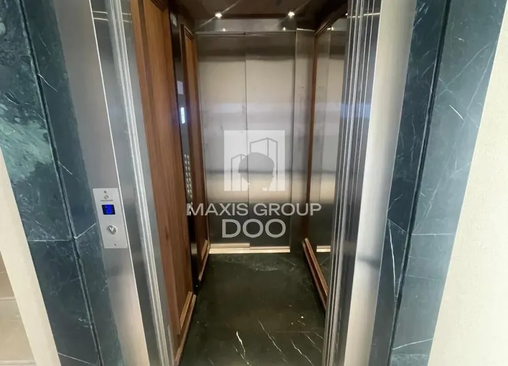 Prodaja, četvorosoban stan, 131m², Vračar Centar, Vračar Sve Podlokacije