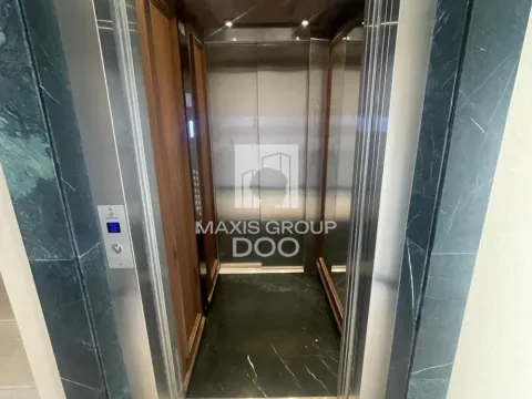 Prodaja, četvorosoban stan, 131m², Vračar Centar, Vračar Sve Podlokacije - image 1