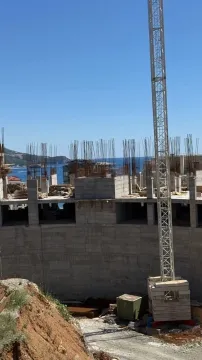 Gradilište stambenog objekta u izgradnji sa pogledom na more. - image 7