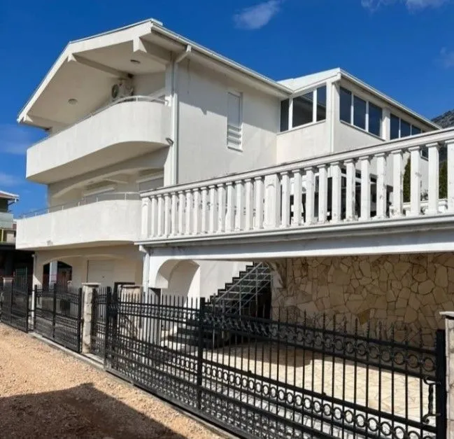 Izdavanje, kuća, 200m², Šušanj, Bar