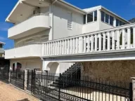 Izdavanje, kuća, 200m², Šušanj, Bar - image 1