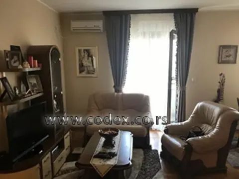 Izdavanje, trosoban stan, 76m², Južni Bulevar, Vračar Sve Podlokacije