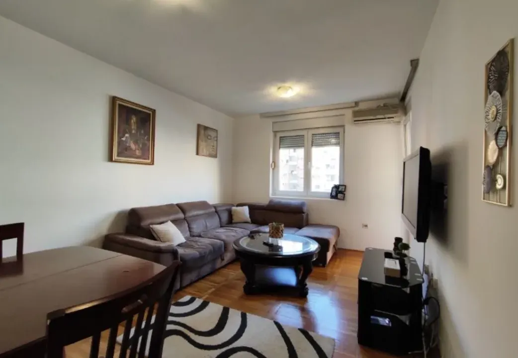 Izdavanje, dvosoban stan, 64m², Stari Aerodrom, Podgorica