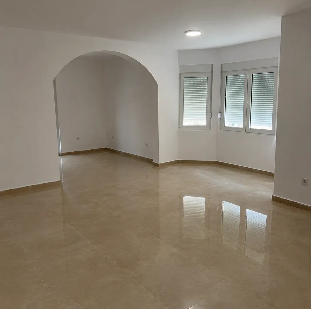 Rent, house, 337m², Stari Aerodrom, Podgorica