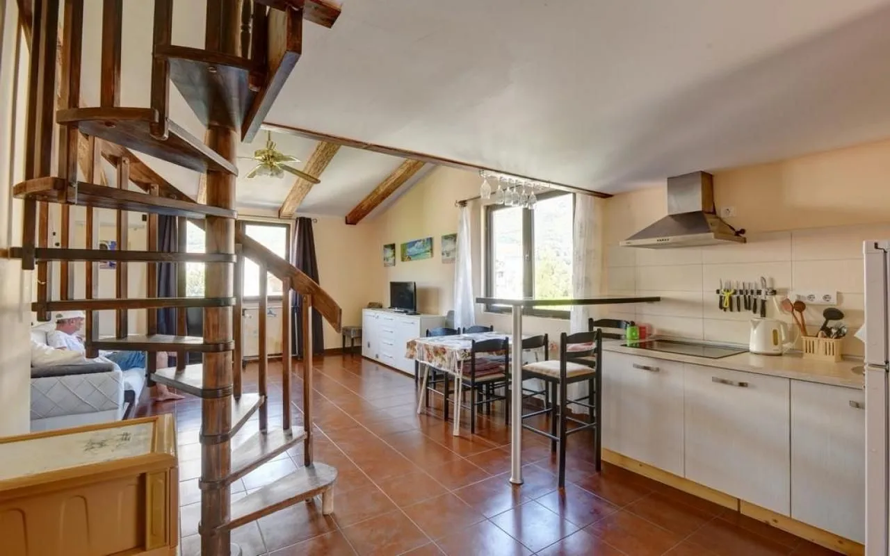 Izdavanje, dvosoban stan, 65m², Sutomore, Bar