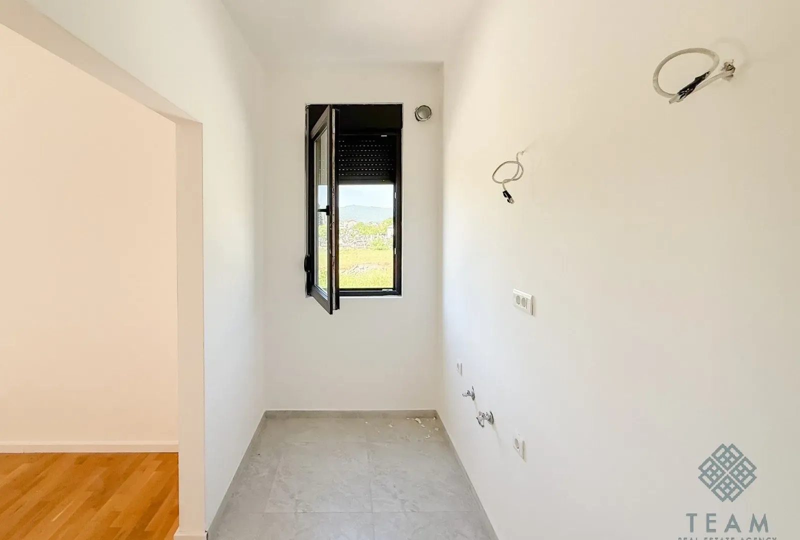 Prodaja, dvosoban stan, 64m², Tološi, Podgorica