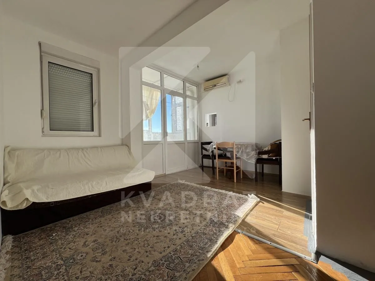 Izdavanje, jednosoban stan, 46m², Blok 6, Podgorica