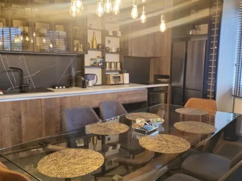 Izdavanje, četvorosoban stan, 98m², Vračar Sve Podlokacije, Beograd - image 3