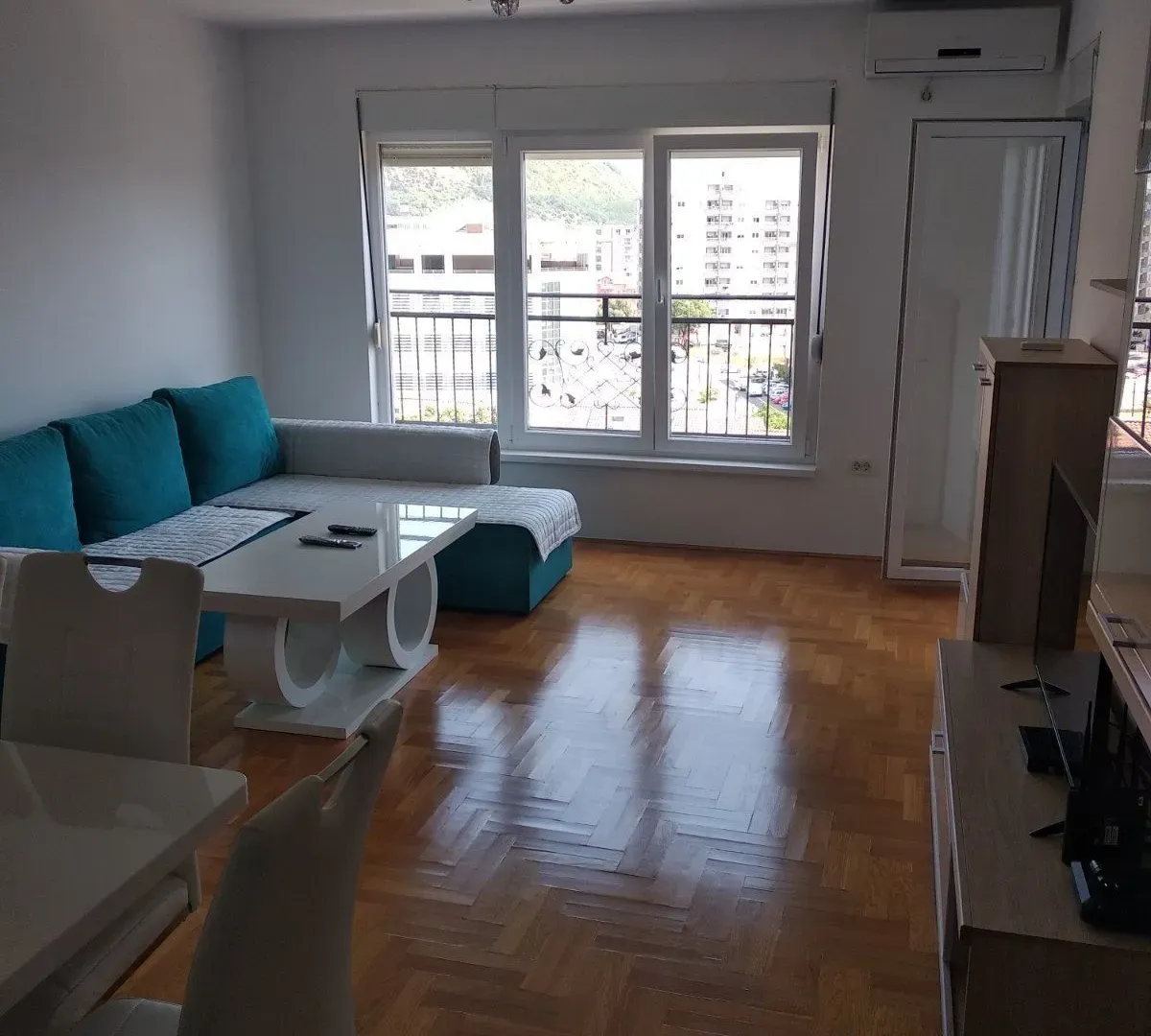 Izdavanje, trosoban stan, 71m², Budva, Crna Gora
