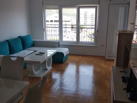 Izdavanje, trosoban stan, 71m², Budva, Crna Gora - image 1
