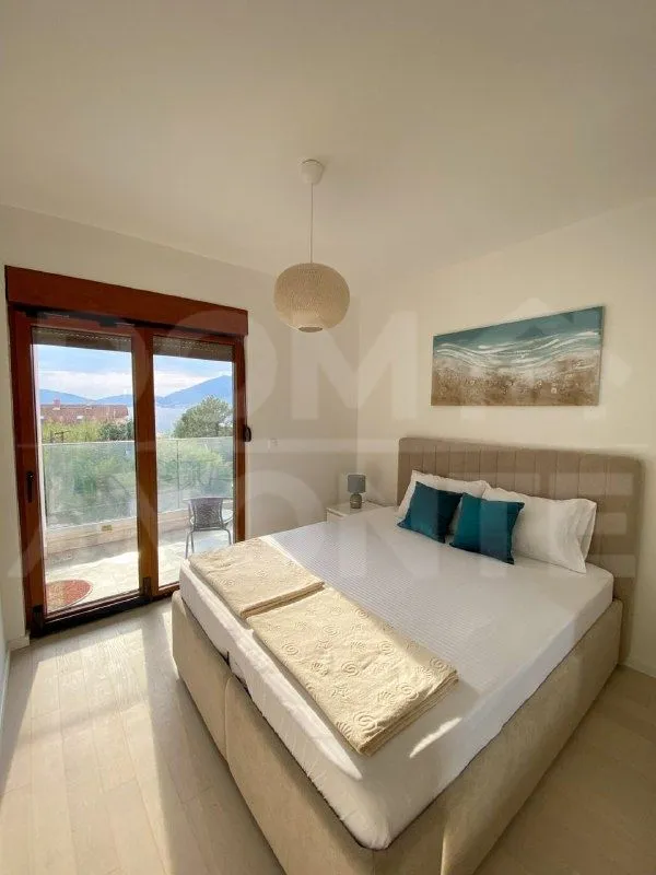 Izdavanje, jednosoban stan, 40m², Tivat, Crna Gora