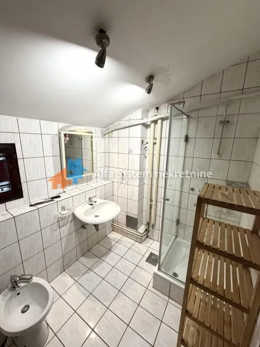 Izdavanje, stan, 200m², Stari Grad, Beograd