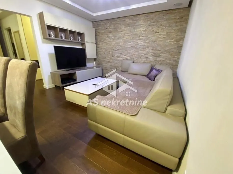 Izdavanje, četvorosoban stan, 83m², Voždovac Sve Podlokacije, Beograd