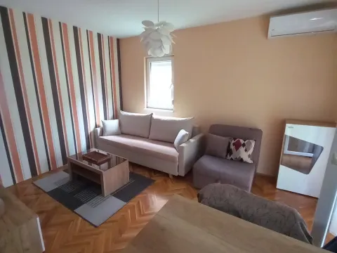 Rent, studio apartment, 29m², Podkošljun, Budva - image 3